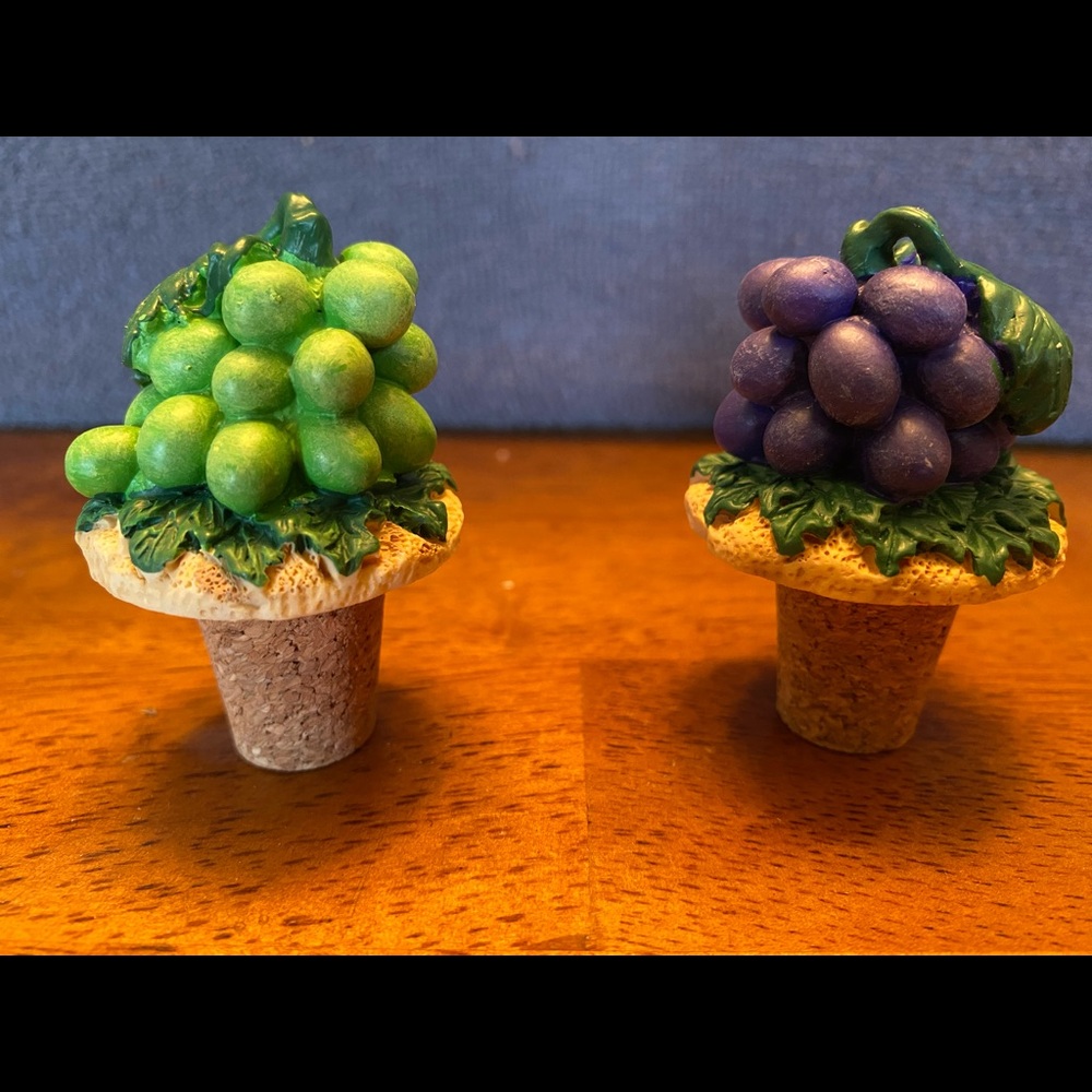 Set of 2 wine bottle cork stoppers - Grapes (New)